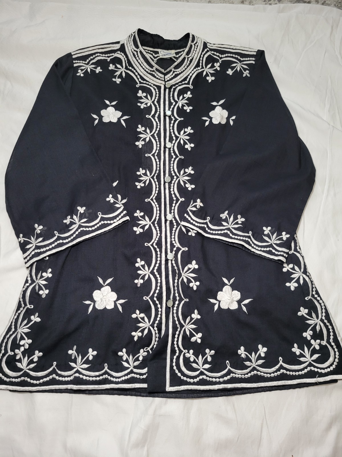 VTG Chuchi Embroidered Kaftan M Top Black Floral