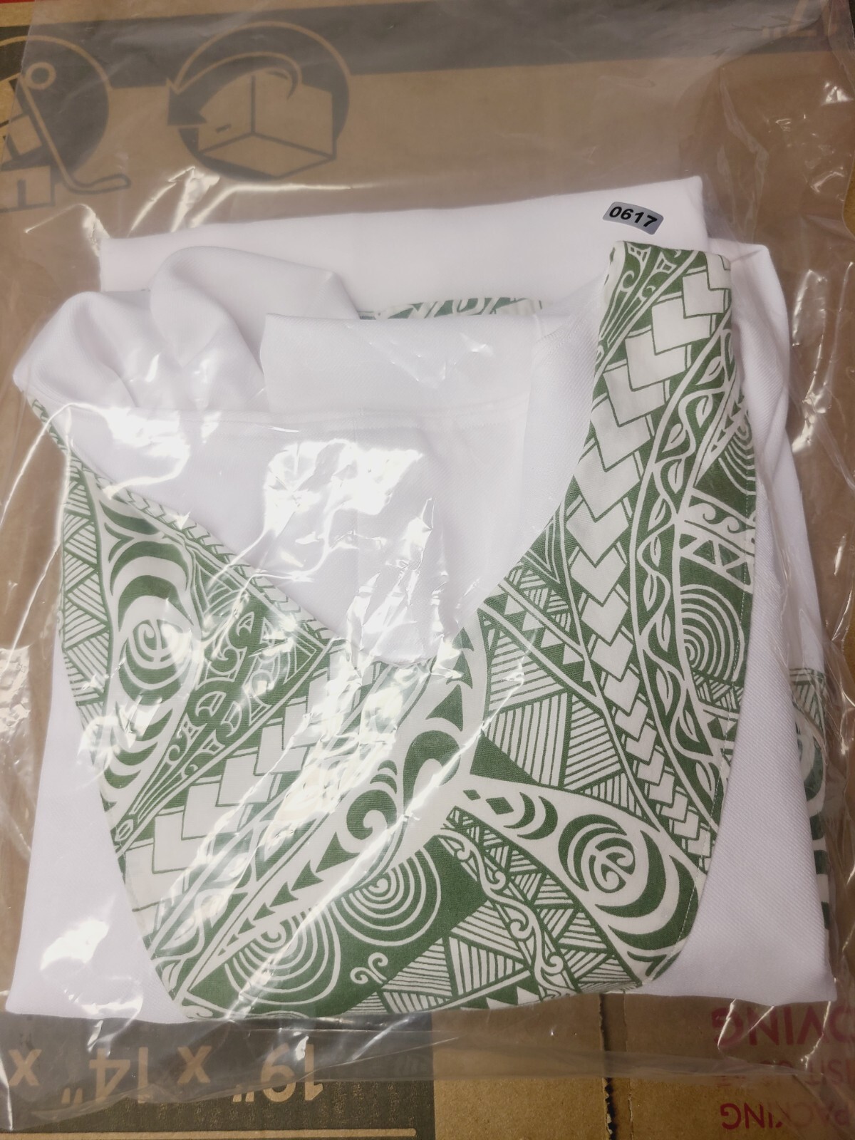 Hawaiian Dress Vintage Size L White and Green Midi Tribal Print Short Sleeve