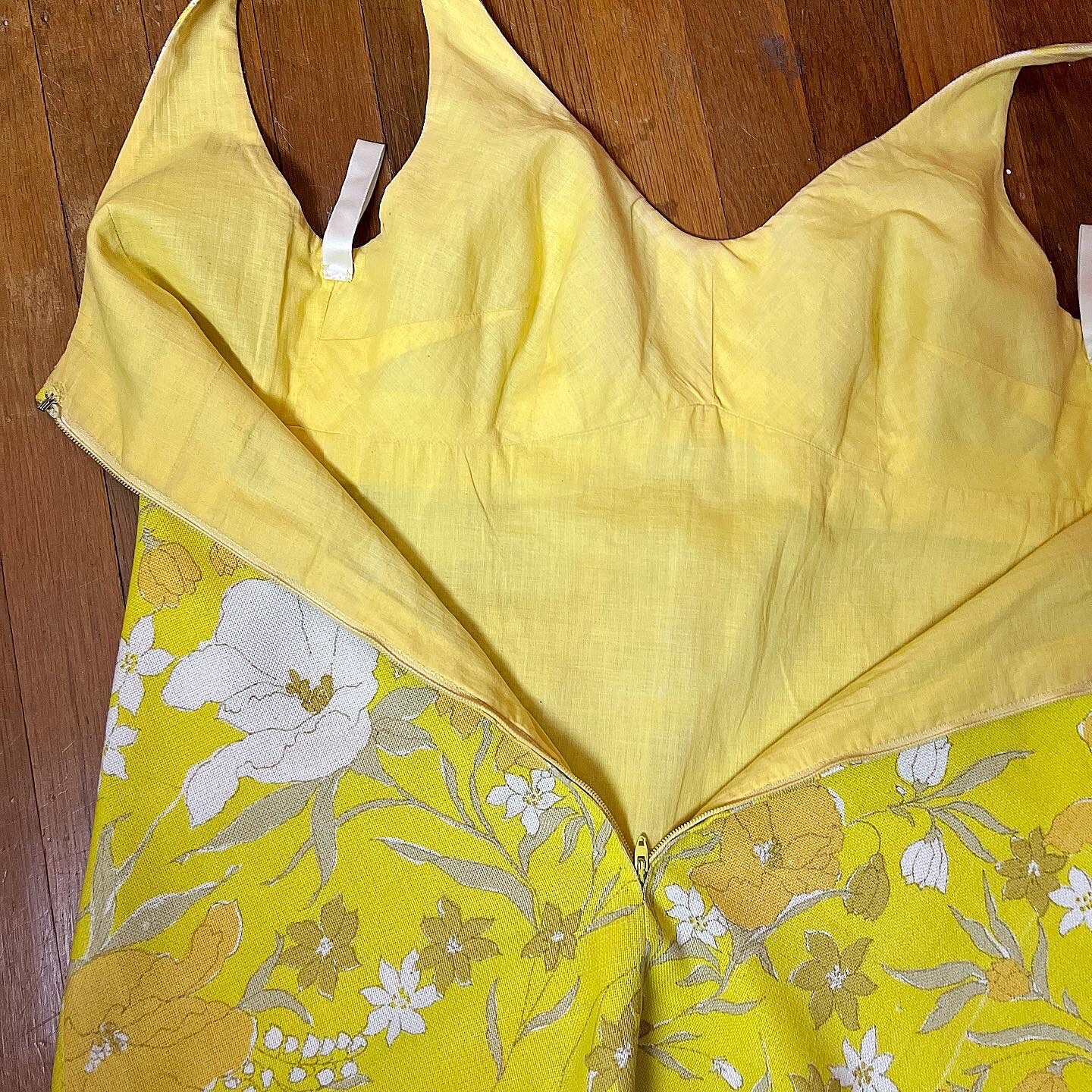 YELLOW LINEN 60s 1960’s Vintage Mod Floral Mini Shift Go Go Dress Sundress S M
