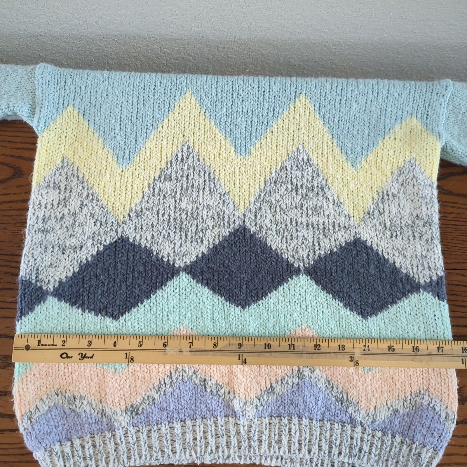 Vintage One Step Up Chevron Pattern Sweater Medium Acrylic Knit