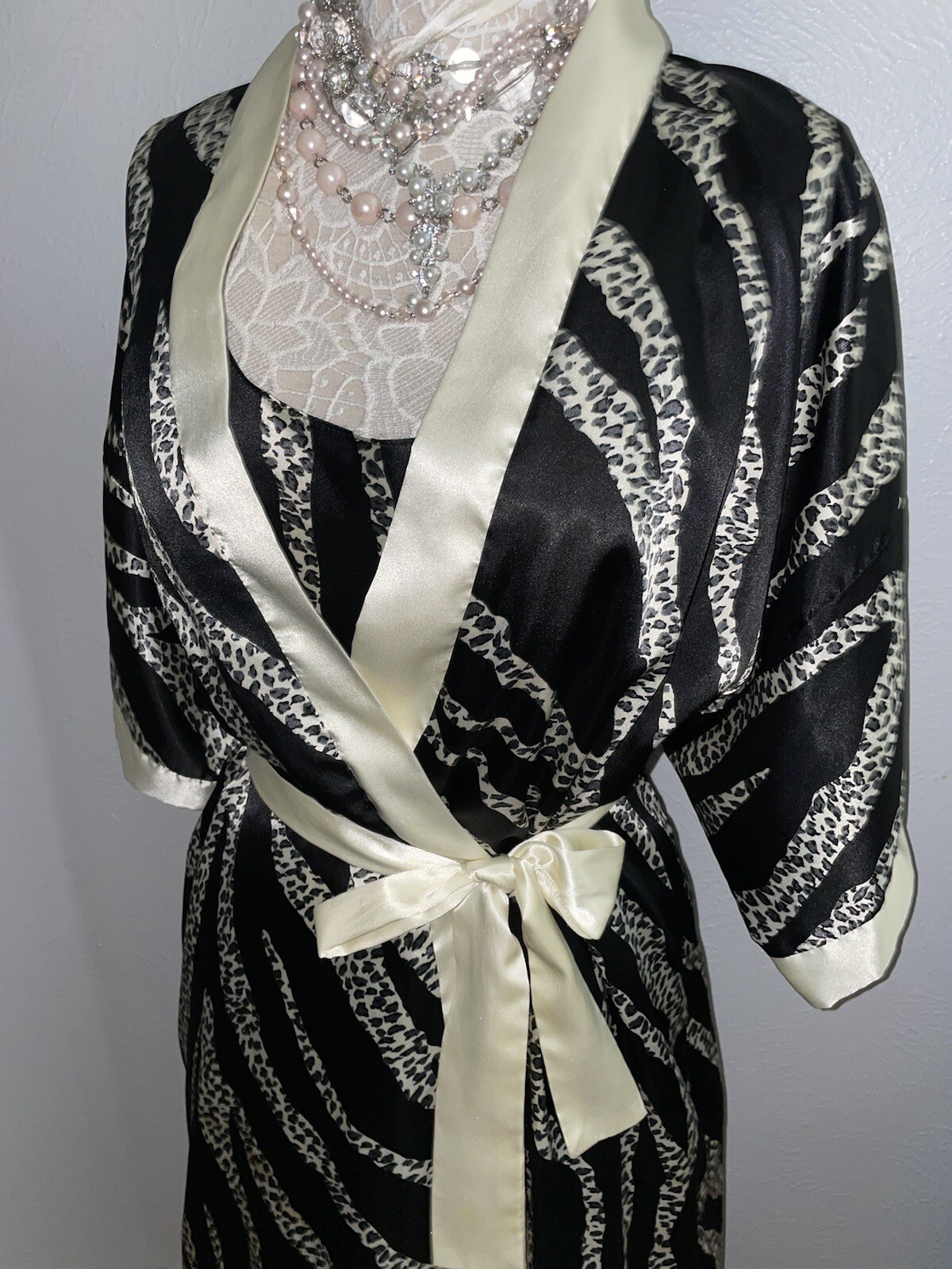 Contessa Di Roma M Peignior GOWN & ROBE 2pc Lot Woman’s Black White Satin Set