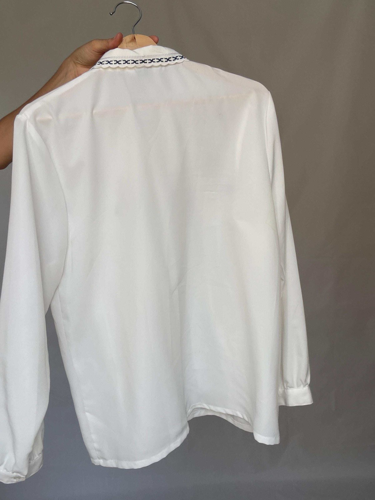 Vintage white embroidered blouse with navy bow and girl motif, US L
