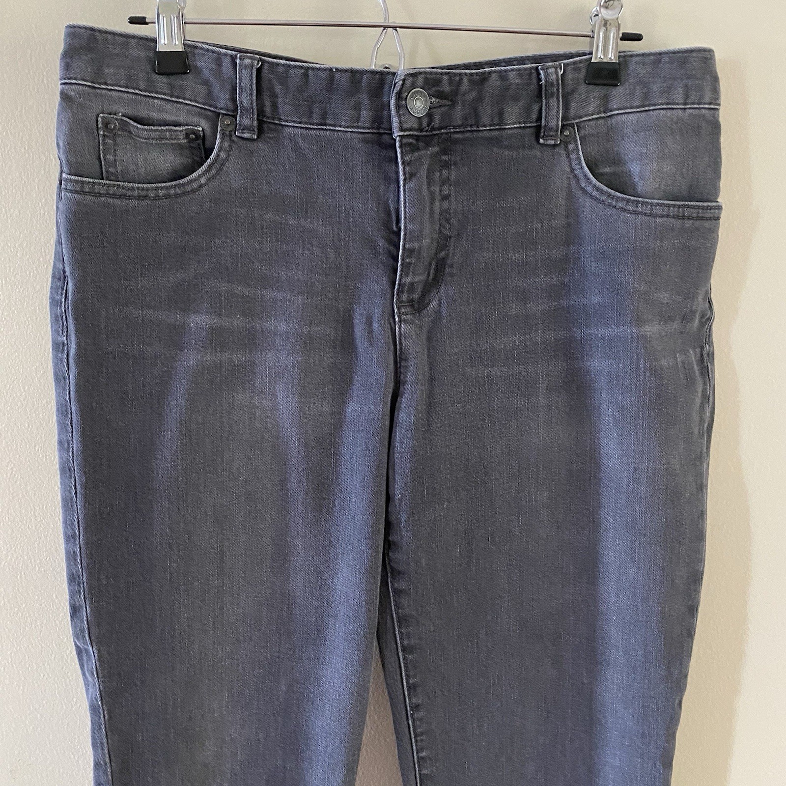 VIN Women’s Black Gray CHAPS Denim Petite Jeans Size 10P 28″ Inseam Cotton Blend