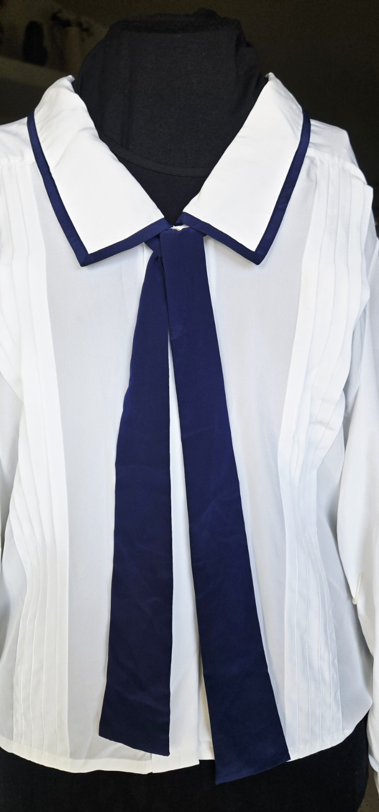 1980s CHAUS SPORT White Blouse With Sailor Collar & Navy Blue Trim & Tie Sz 14