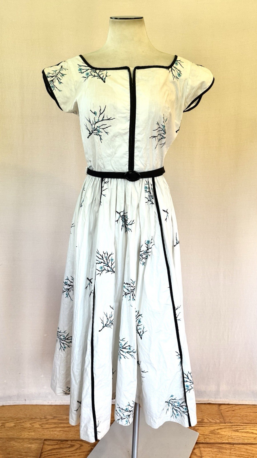 Vintage 1950s Summer Dress white black blue fit and flare 35 Bust M