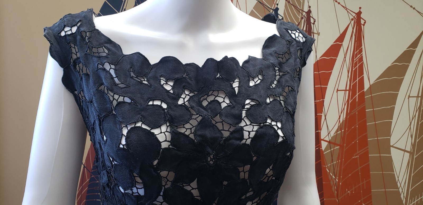 VINTAGE MOYGASHEL LINEN CUTOUT WIGGLE DRESS
