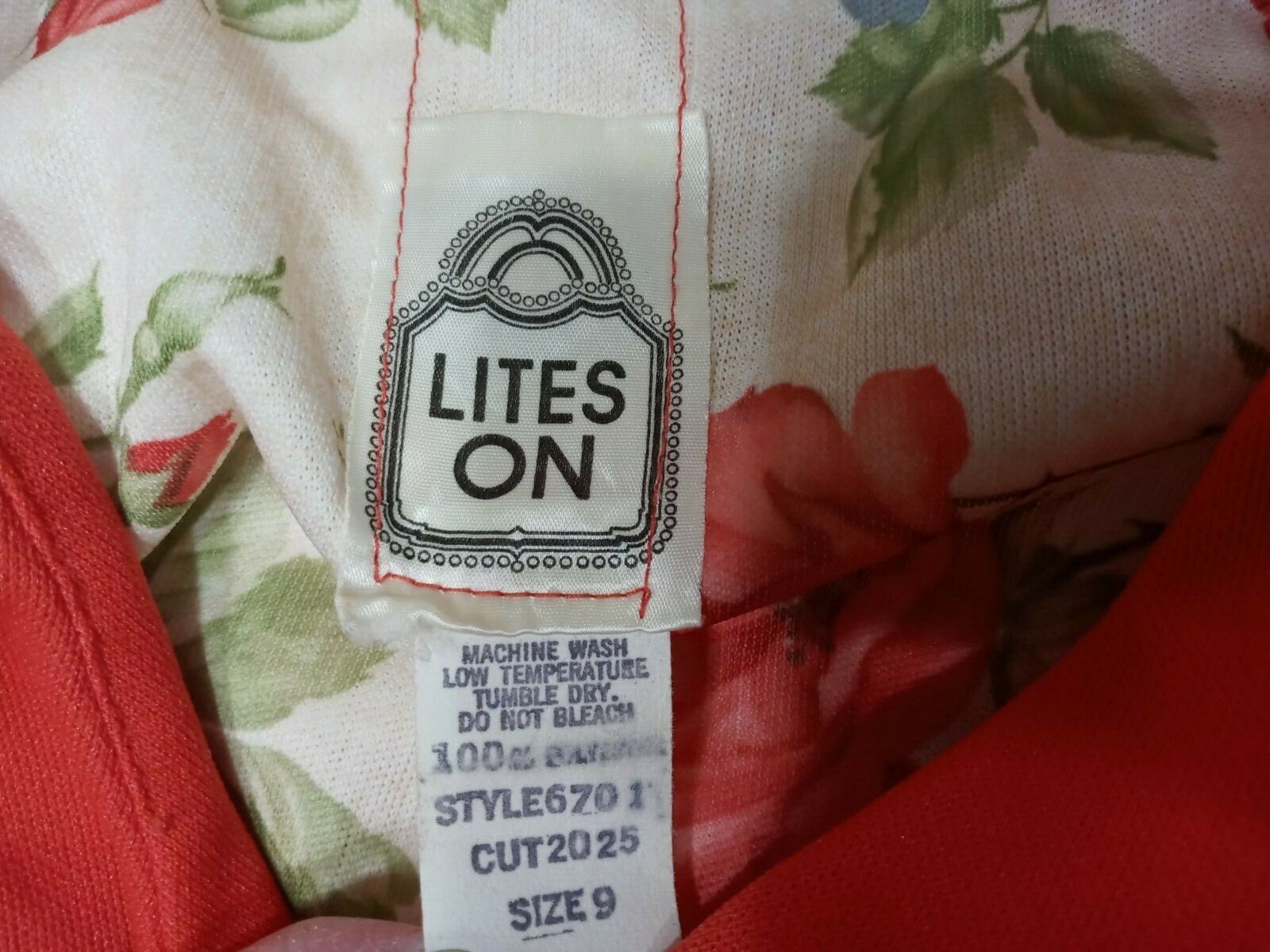 Vintage Lites On Dress size 9 100% polyester