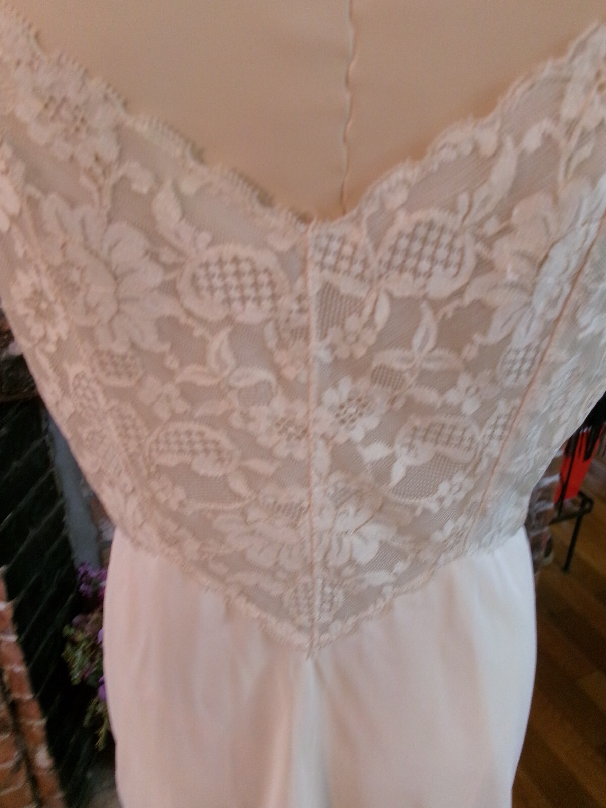 Reduced VTG VANITY FAIR CHIFFON NYLON SLIP DRESS BEIGH OPULENT CHANTILLY LACE 34
