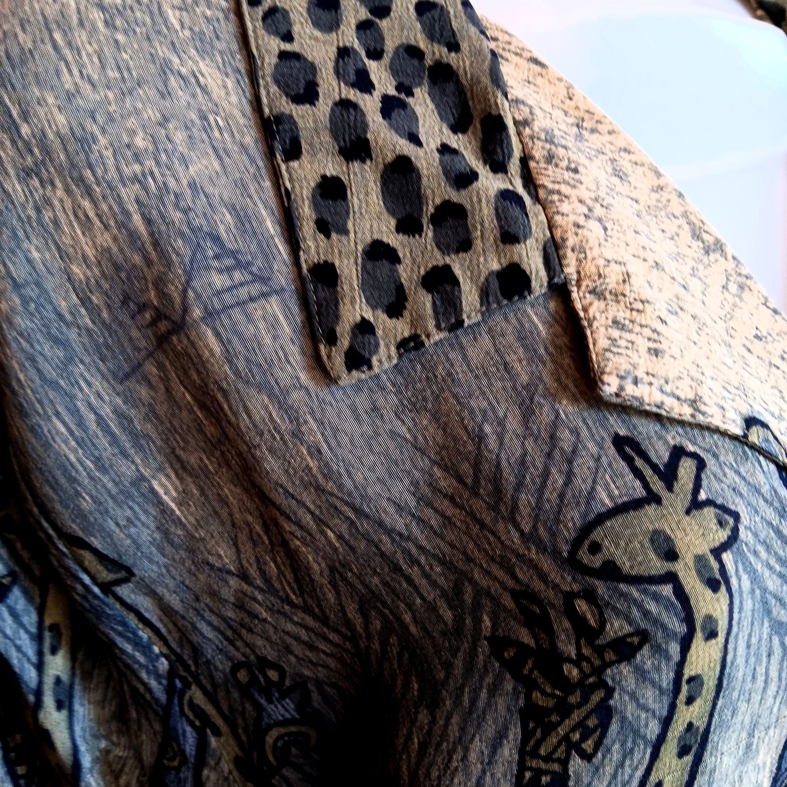 Vintage Elephant Blouse Large 1980s Womens Green Rayon Printed by Sea Suns Top L