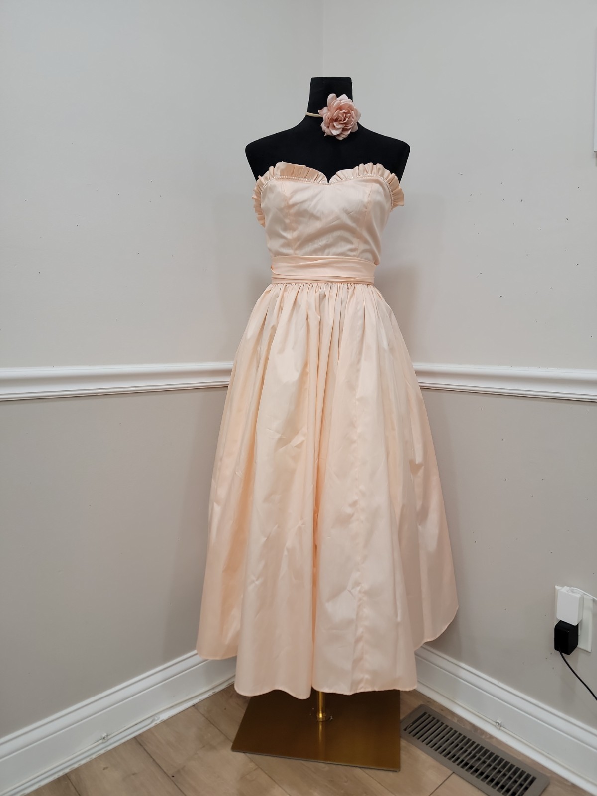 Vintage 80s Peach Taffeta Strapless Dress Ruffle Prom Formal Party Cocktail Gown