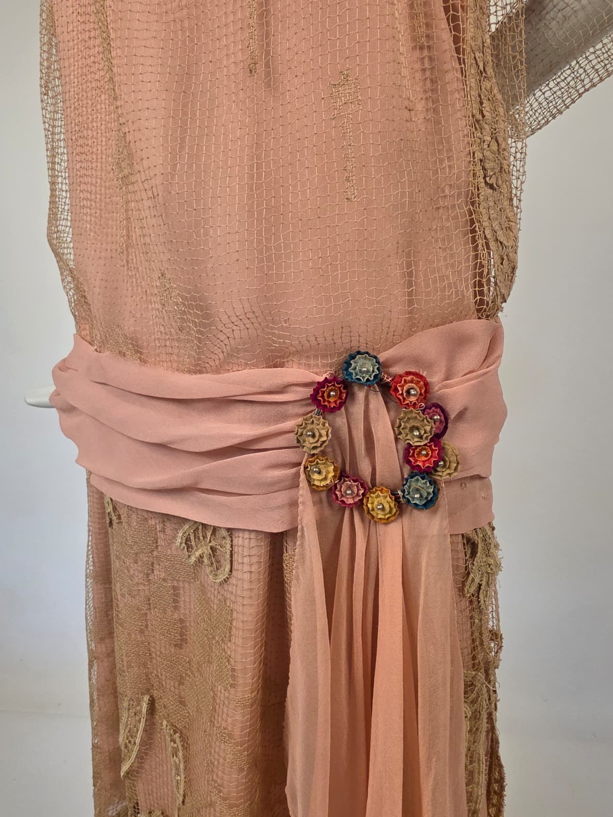 1920’S ECRU LACE DRESS W FLORAL WREATH TRIMMED SIDE + CHIFFON TAILS