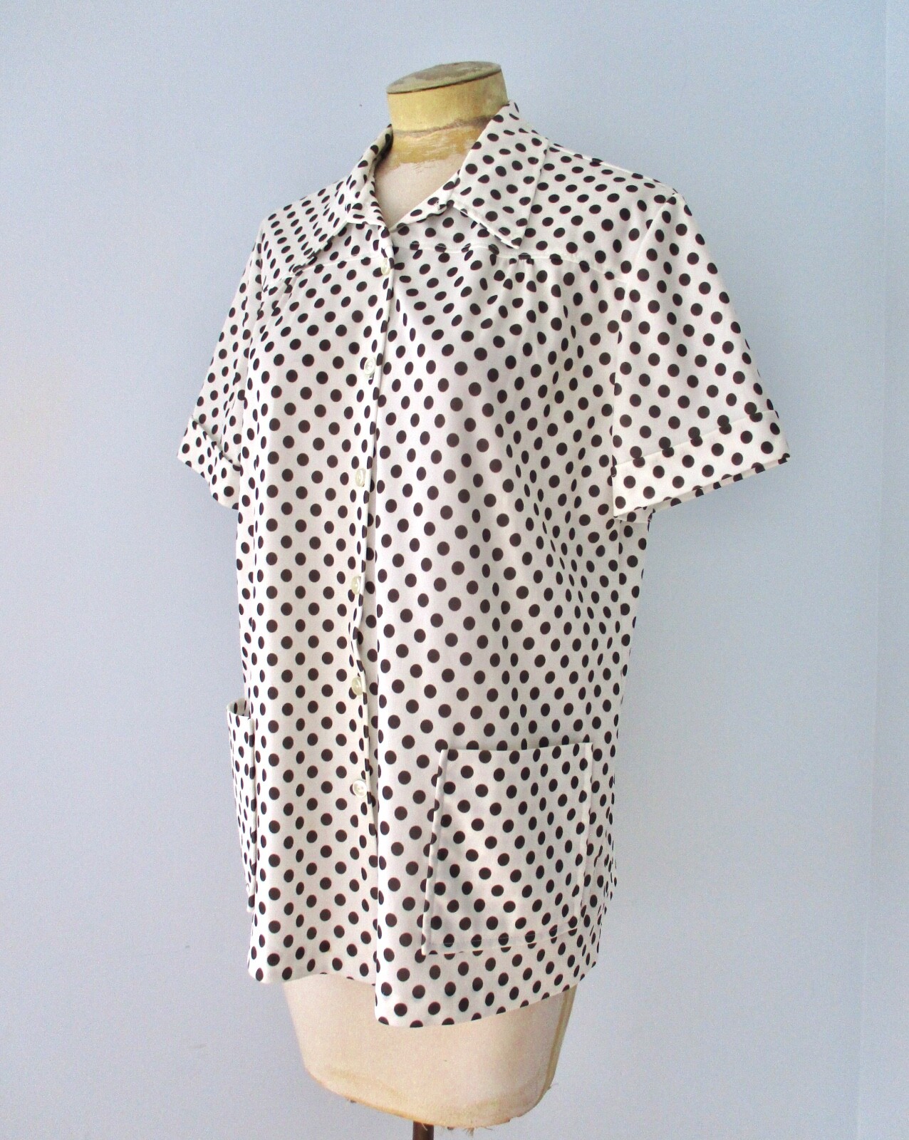 Vtg 60s 70s Brown Dot Poly Blouse Pockets Beautician Salon Uniform Smock Top 40