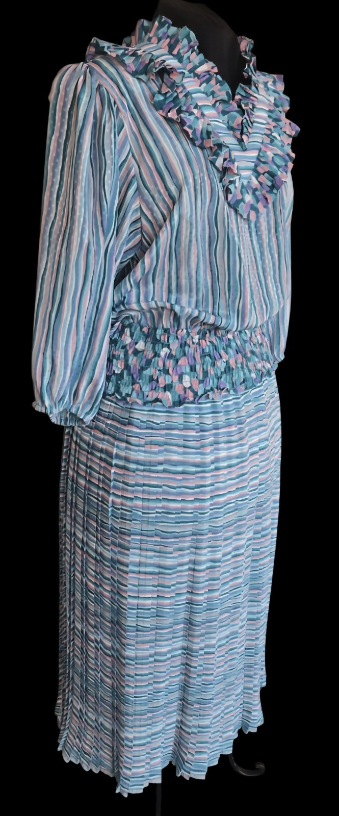 1980s SUSAN FREIS 2pc Smocked Ruffled Collar Blouse And Pleated Skirt Set Size S