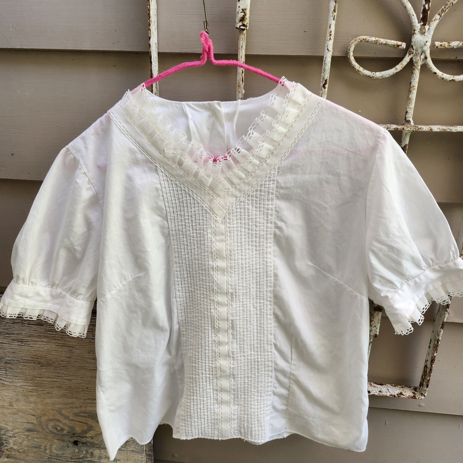 Vtg 60s Blouse W/ Pleated Front ..Pretty Nylon V Neckline & Sleeves Accent