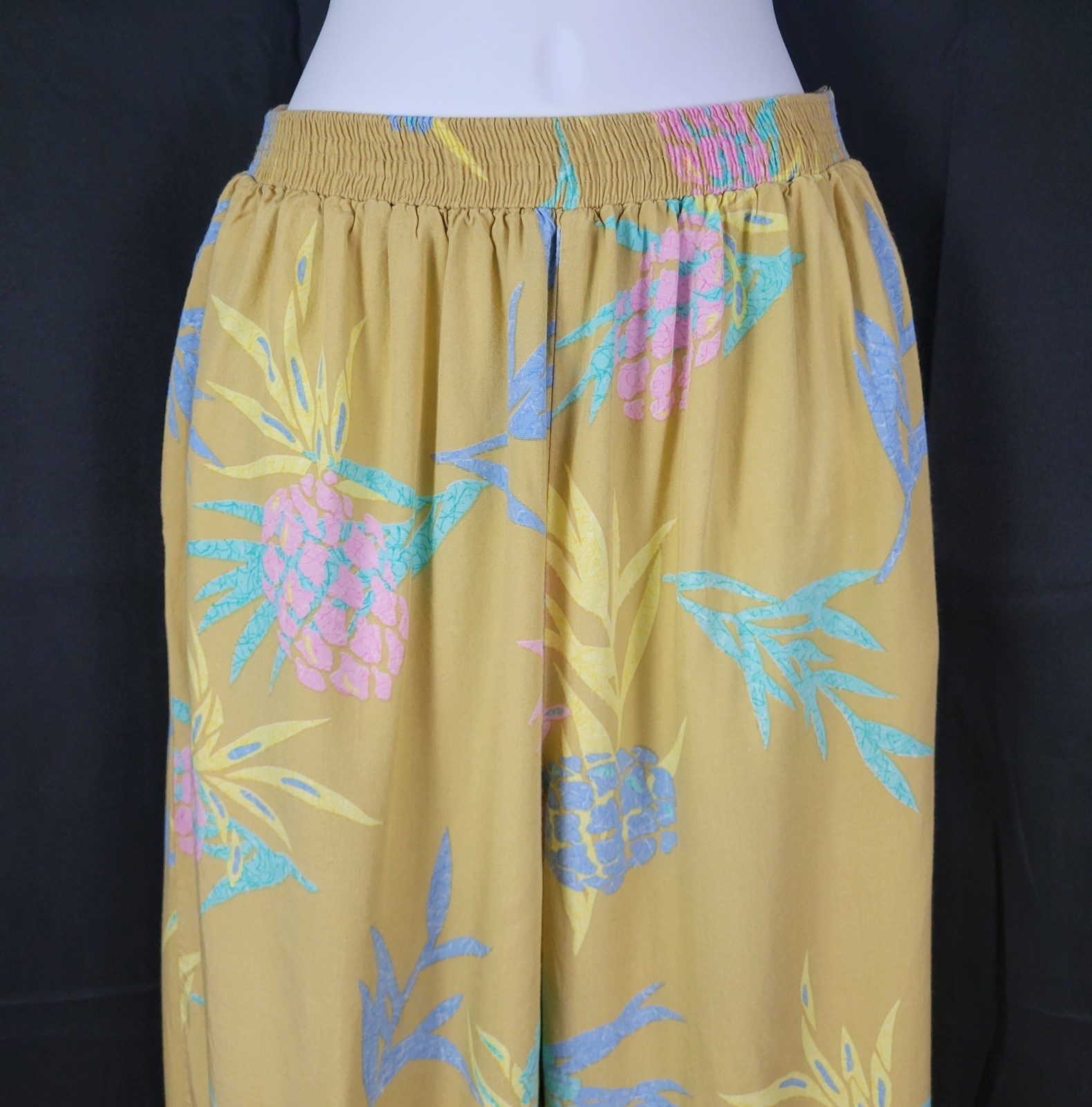 Vintage Maui Connection Tan Hawaiian Pants w Pastel Leaves Size Large