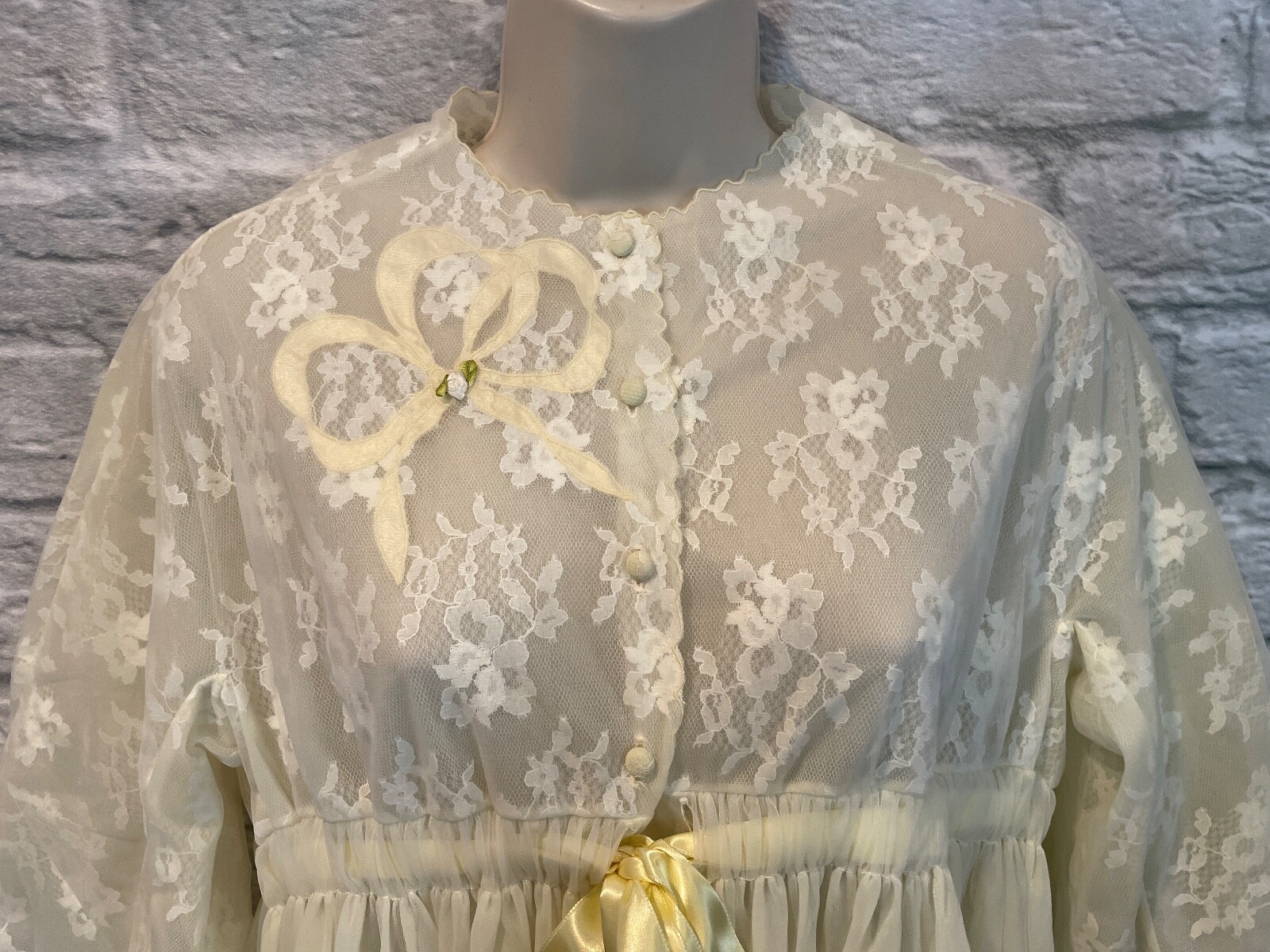 Vintage Eyeful by The Flaums Lord &Taylor Yellow Chiffon Lace Robe Peignor Sz M