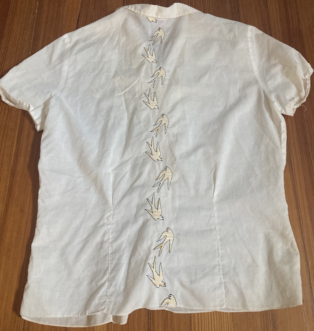 Vintage 60s Ship n Shore White Cotton embroidered birds Collar Blouse Size 34