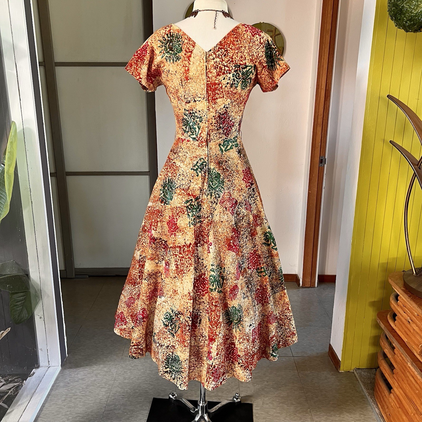 1940s Vintage Tachi Castillo Aztec Print Sequined Dress 27w