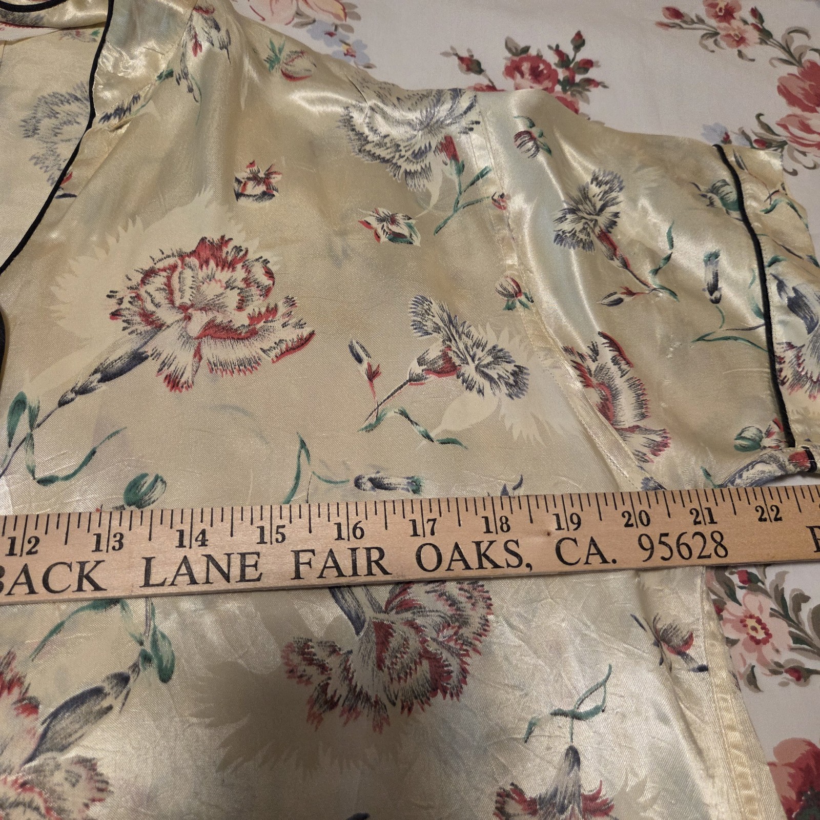 Vtg „Miss Fashion” Floral Mandarin Style PJ Top Yellow Silky Piping Sz. 36 READ