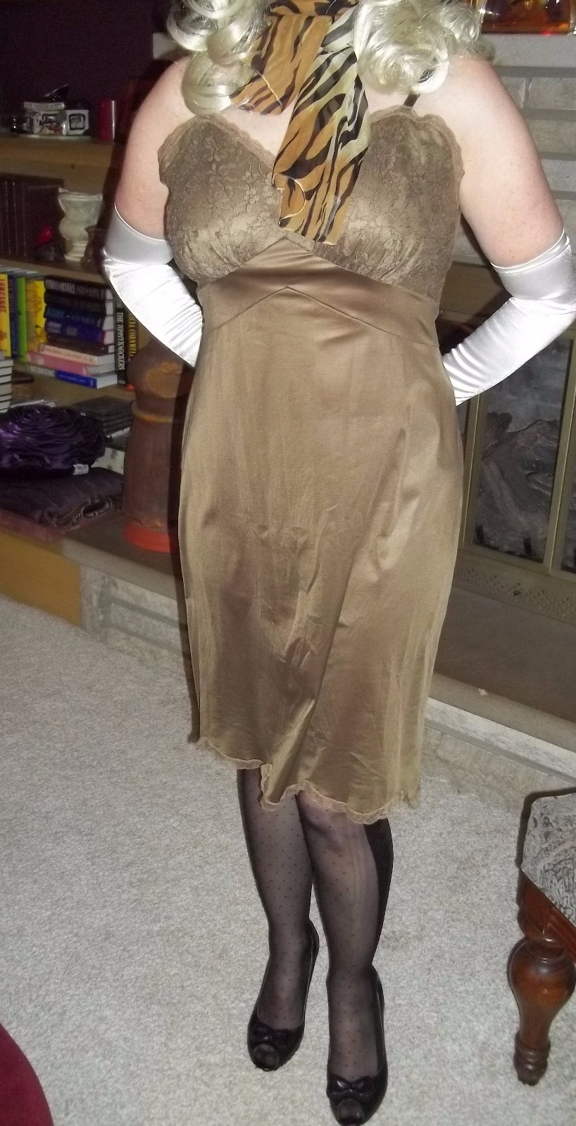 USA 36 VinTage Brown Full Slip Lace Bodice & Scallop Hem Painted Metal Sliders