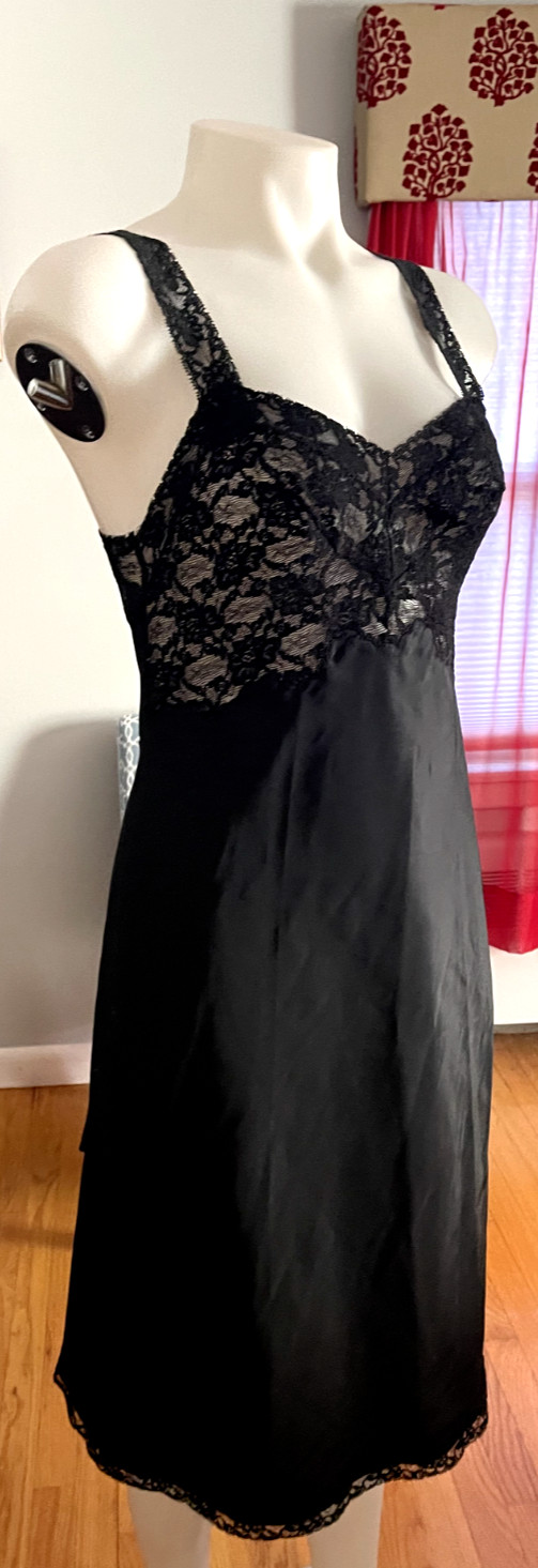 Vintage Woman’s BLACK Full Slip Dress Chemise HEAVENLY FISCHER Nylon Lace SZ 34