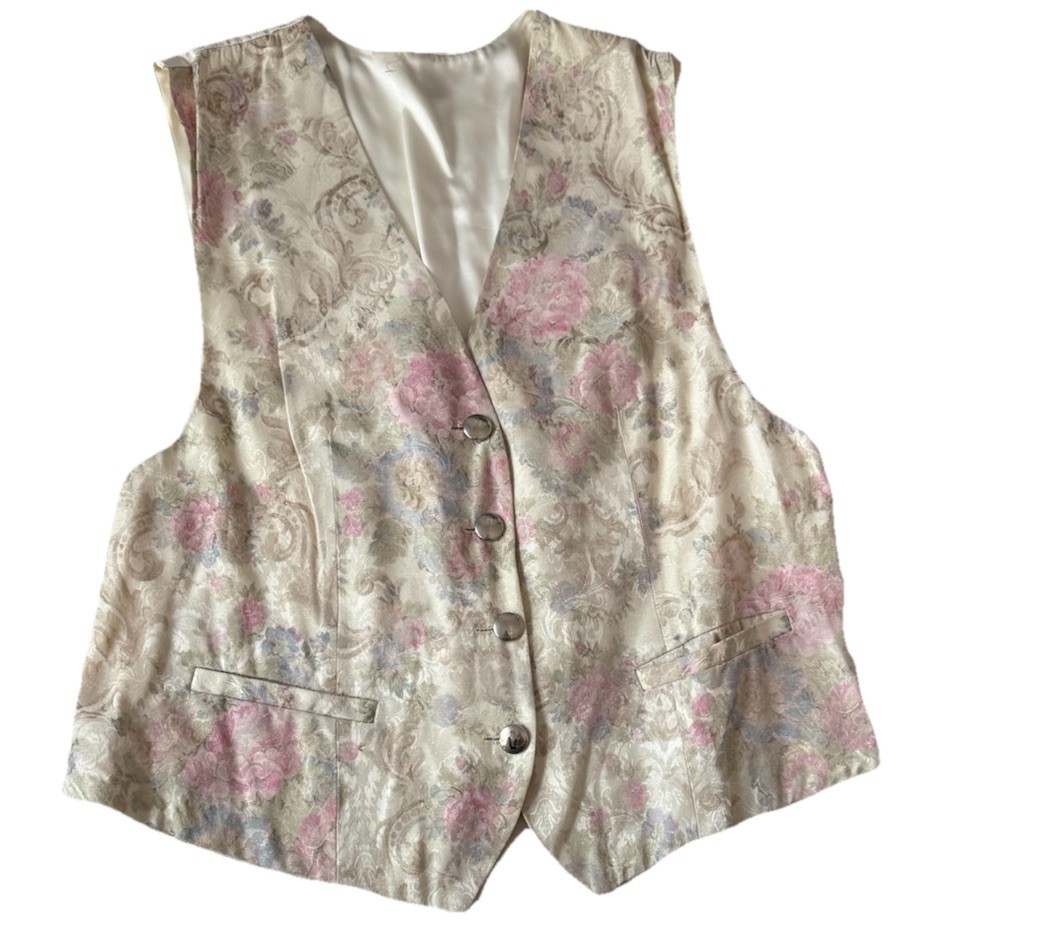Floral And botanical patterned vest Pink And Cream Embroidered Flowers Vintage