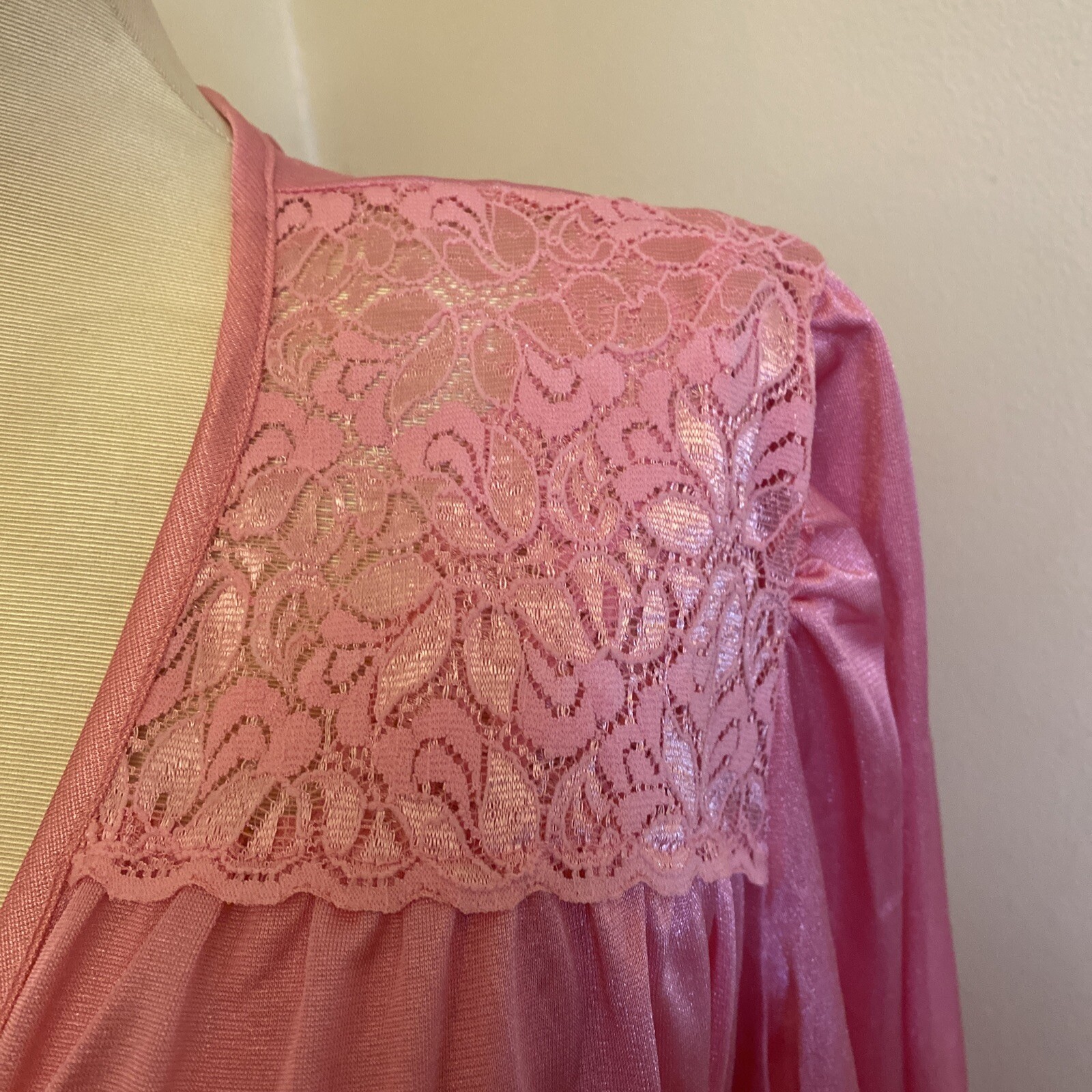 Vtg. Amoureuse Peignoir Set Pink Nightgown/Robe Size Medium Nylon