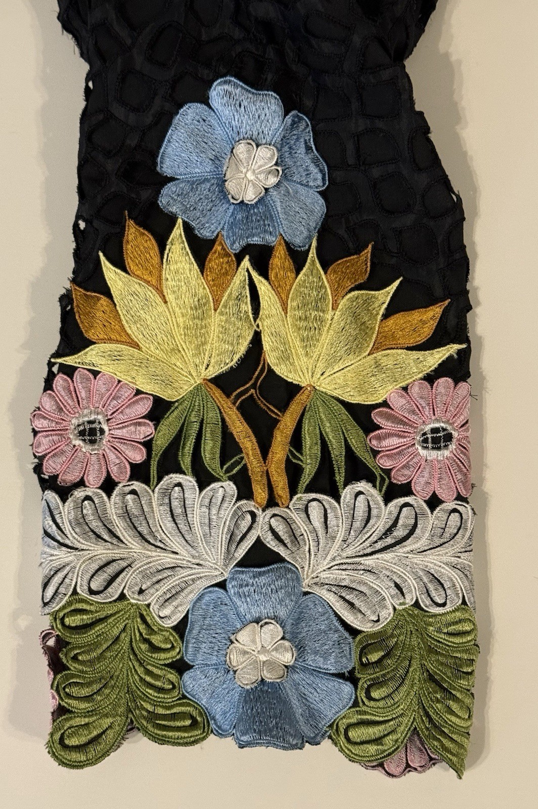 WOMENS ~EXQUISITE~ CARO HONOLULU BLACK EMBROIDERED FLOWER SHIRT TOP Sz M VINTAGE