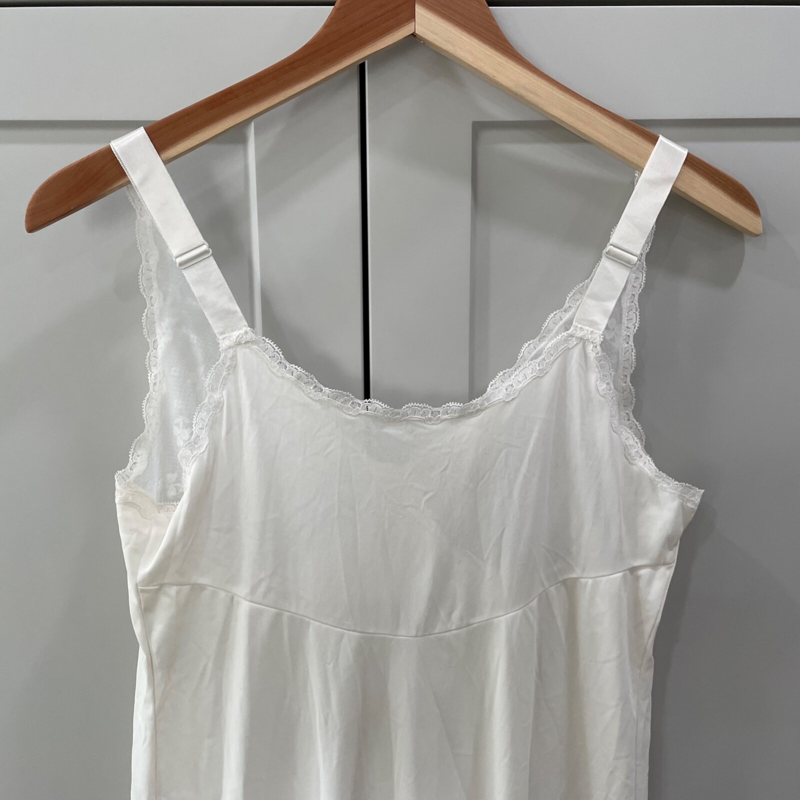 Vintage Slip Vanity Fair Women’s 34 Large Lingere White Lace Adjustable Strap