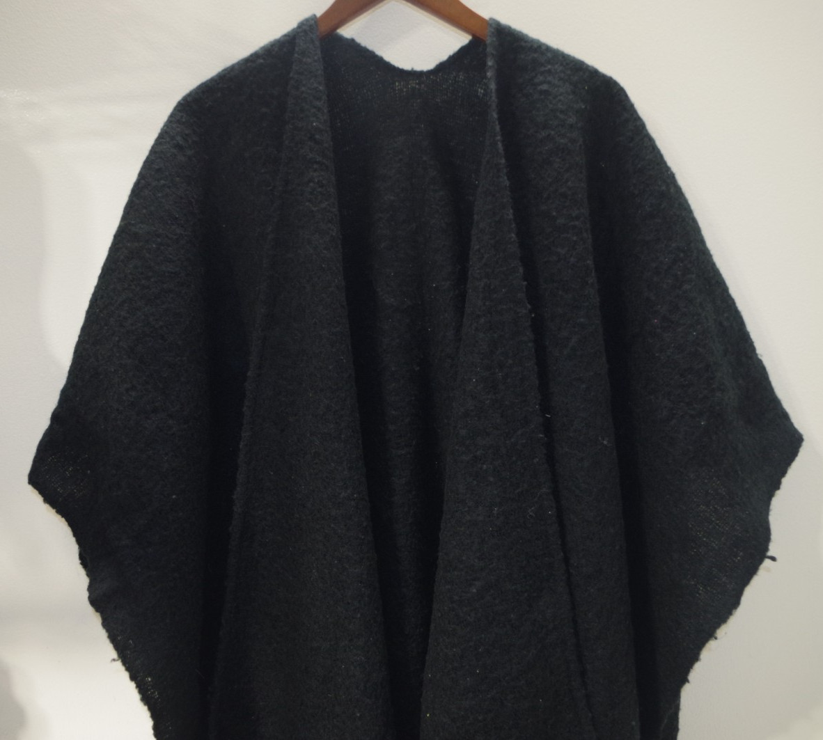 Y1 Vintage Womens Cape Fringe Nubby Wool Shawl Wrap Mohair Blend
