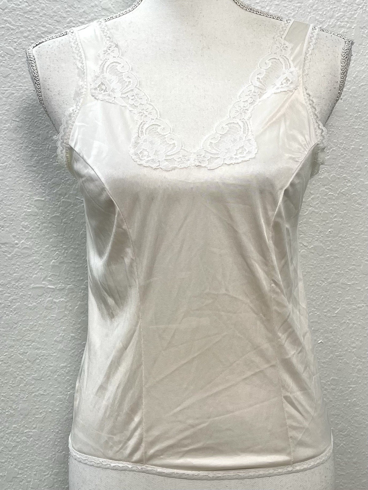 VTG RICHFORM Womens SMALL White Satin Nylon & Lace Trim CAMISOLE Lingerie EUC