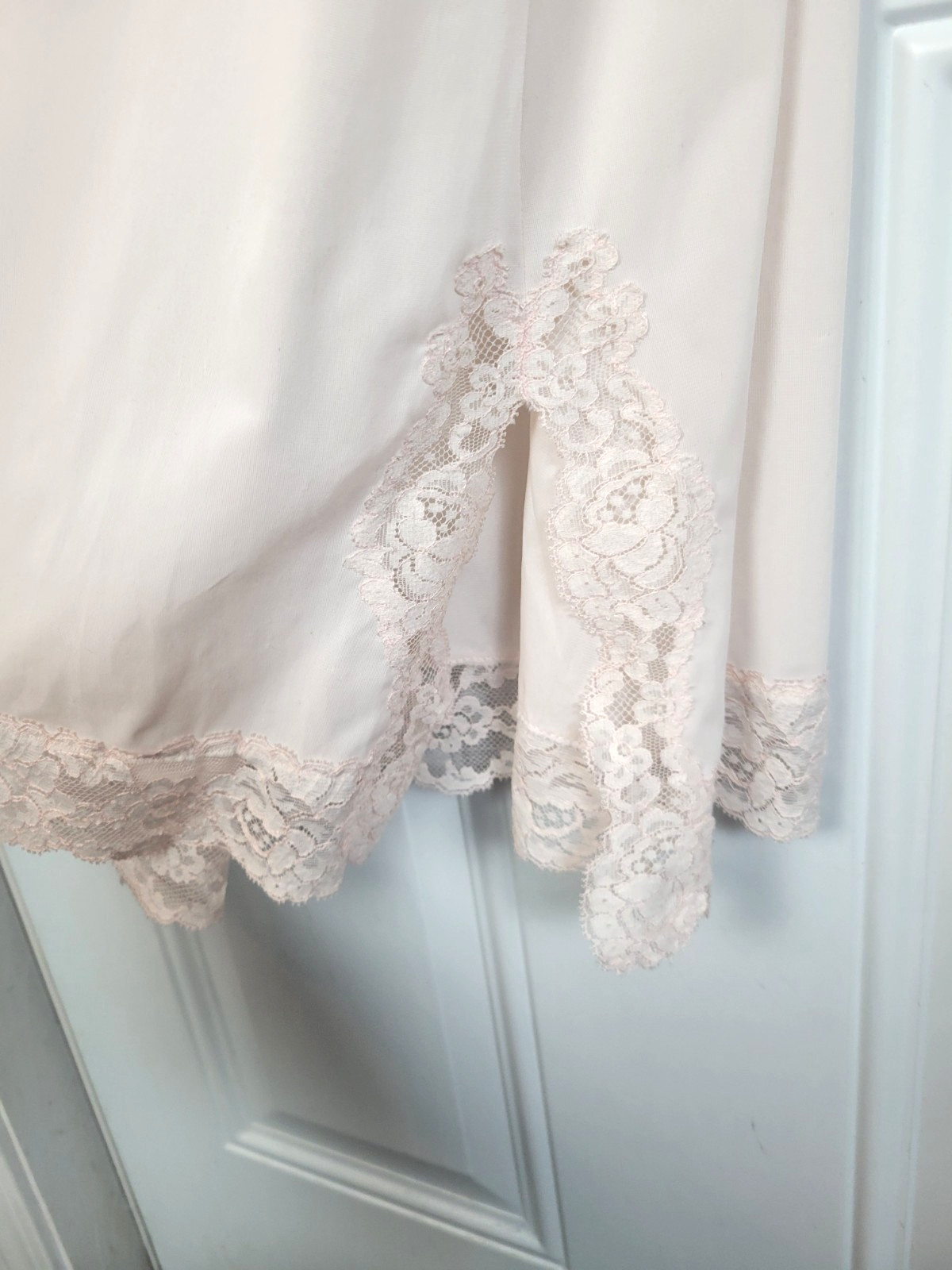 Vintage Vanity Fair Lace Nightgown Size M / L {See Measurements]