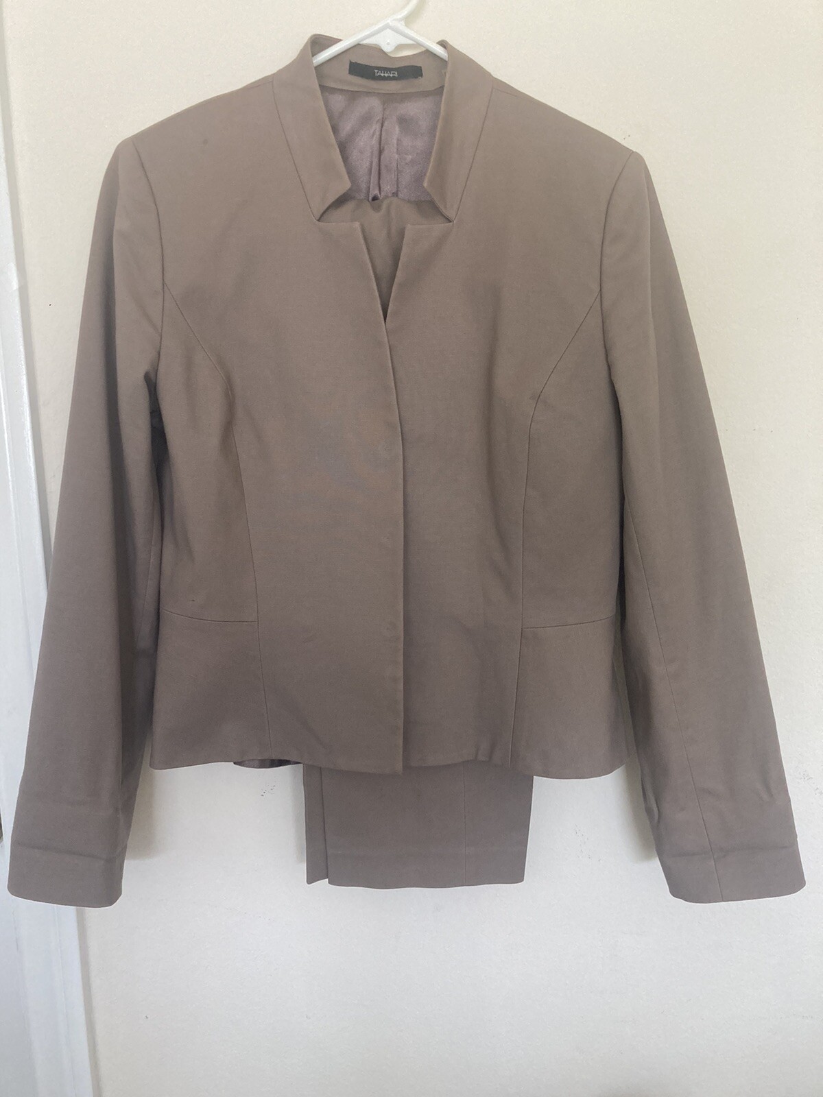 Tahari 2 pc Stand Collar Snap Front Tan Pantsuit Sz 12