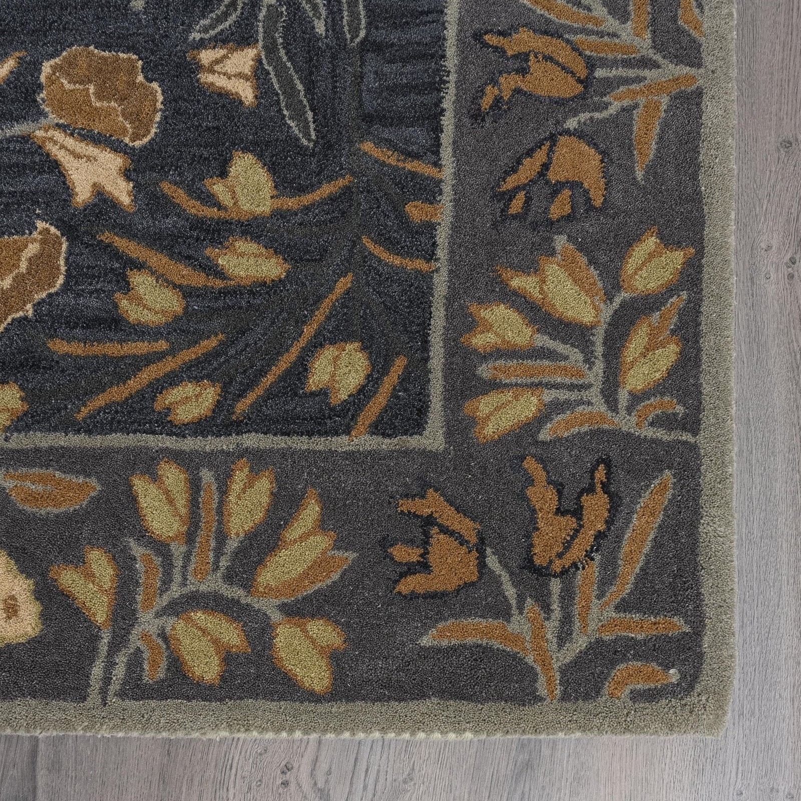 Restoration and Renovation Handmade Floral Adeline Beige/Blue Tulips Traditio…