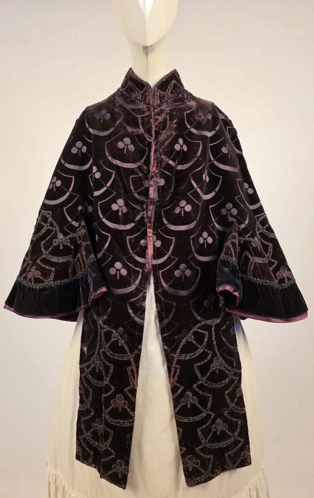 VICTORIAN FRENCH COUTURE EMILE PINGAT DEEP GRAPE DOLMAN CAPE W JET BEADING