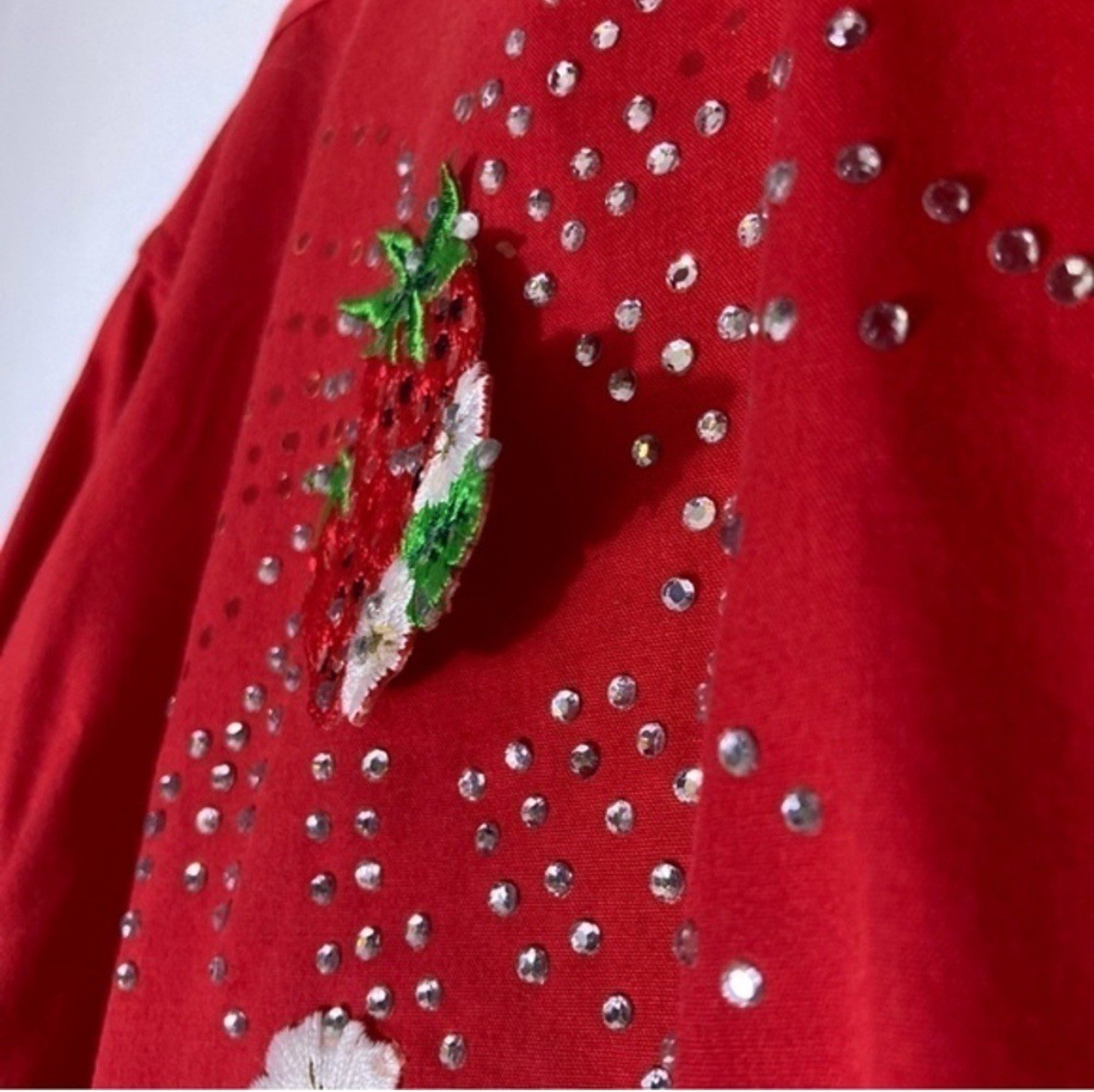 Vintage Las Olas red strawberry rhinestone appliqué button up shirt size Medium
