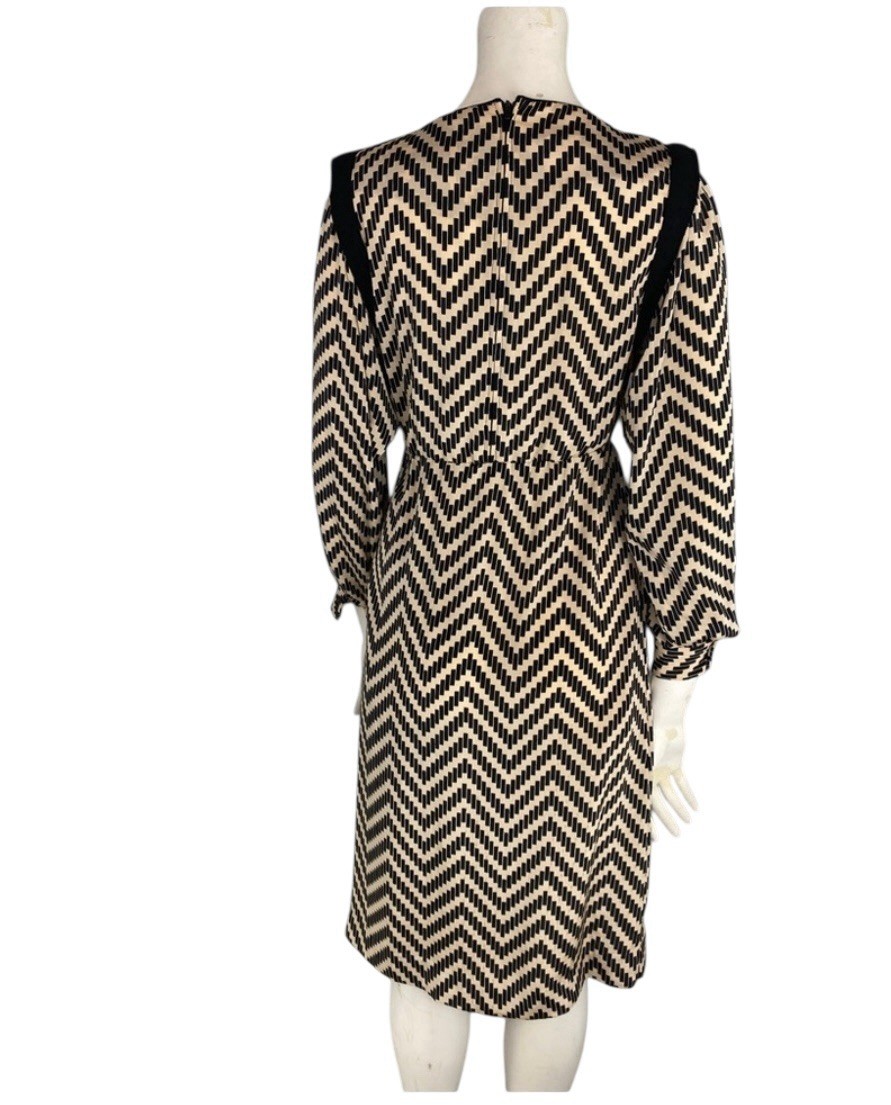 Vintage David Warren NY Zig Zag Dress Black Cream Long Sleeve Knee Length MEDIUM