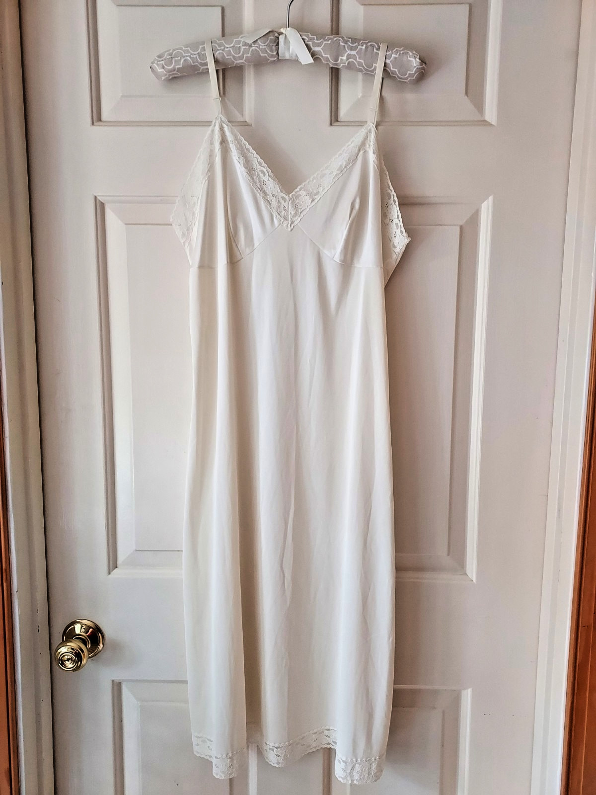 Vintage Vanity Fair Lace Trimmed Full Slip Ivory Sz 38/28” Nylon Lingerie