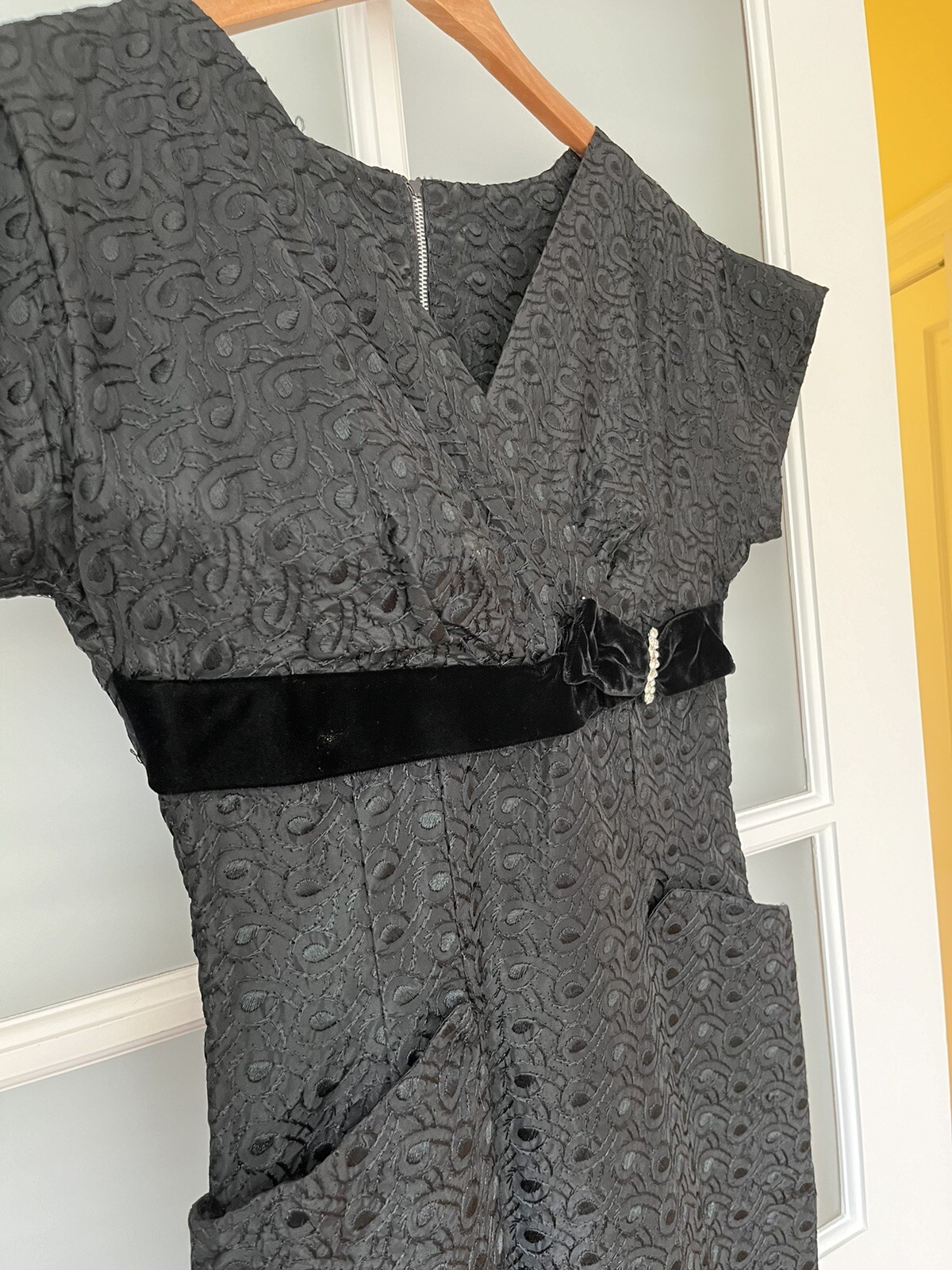 Vintage Stunning 1940’s 40’s Black Bombshell Pencil Dress Pinup S Fits 4 Brocade