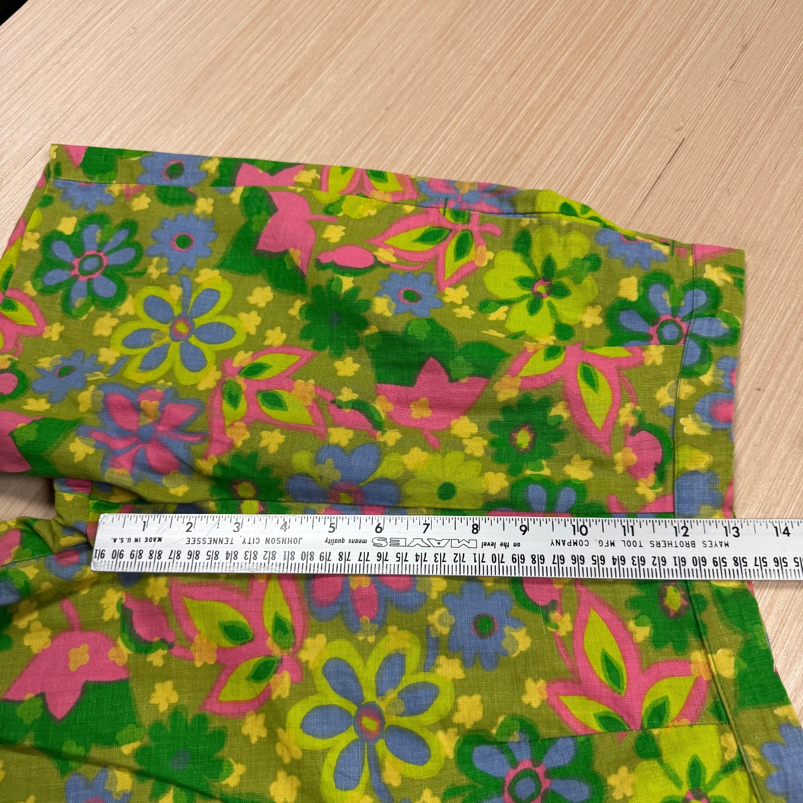 Vintage 70s Hippie Shorts Floral Flower Power 26 inch waist High Mod atomic 60s