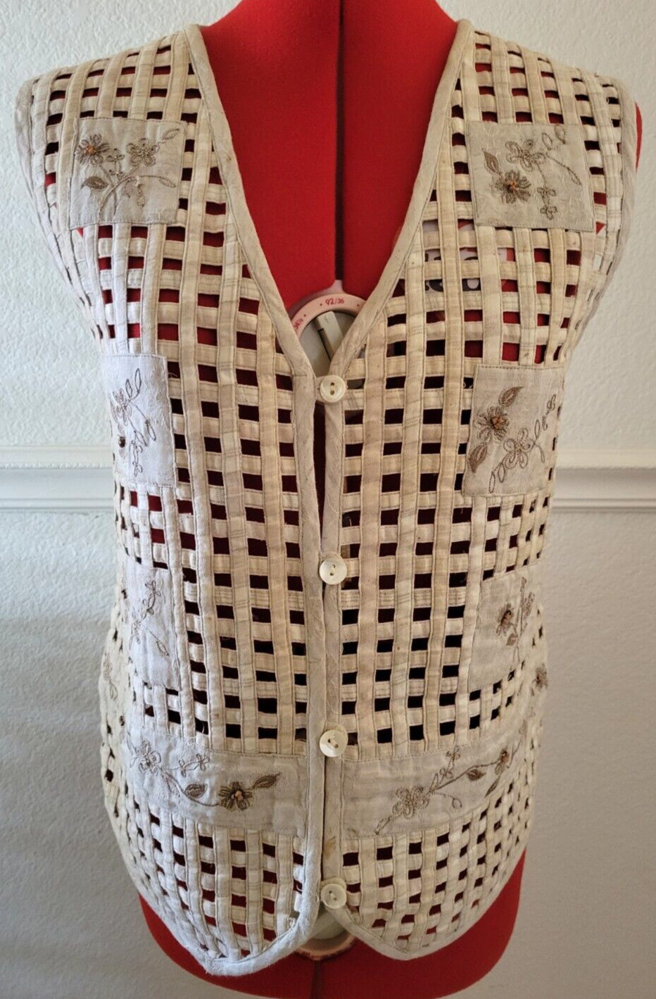 VTG 90s Cascade Tan/Beige Floral Lattice Square Open-Knit Bead Embroider Vest XL