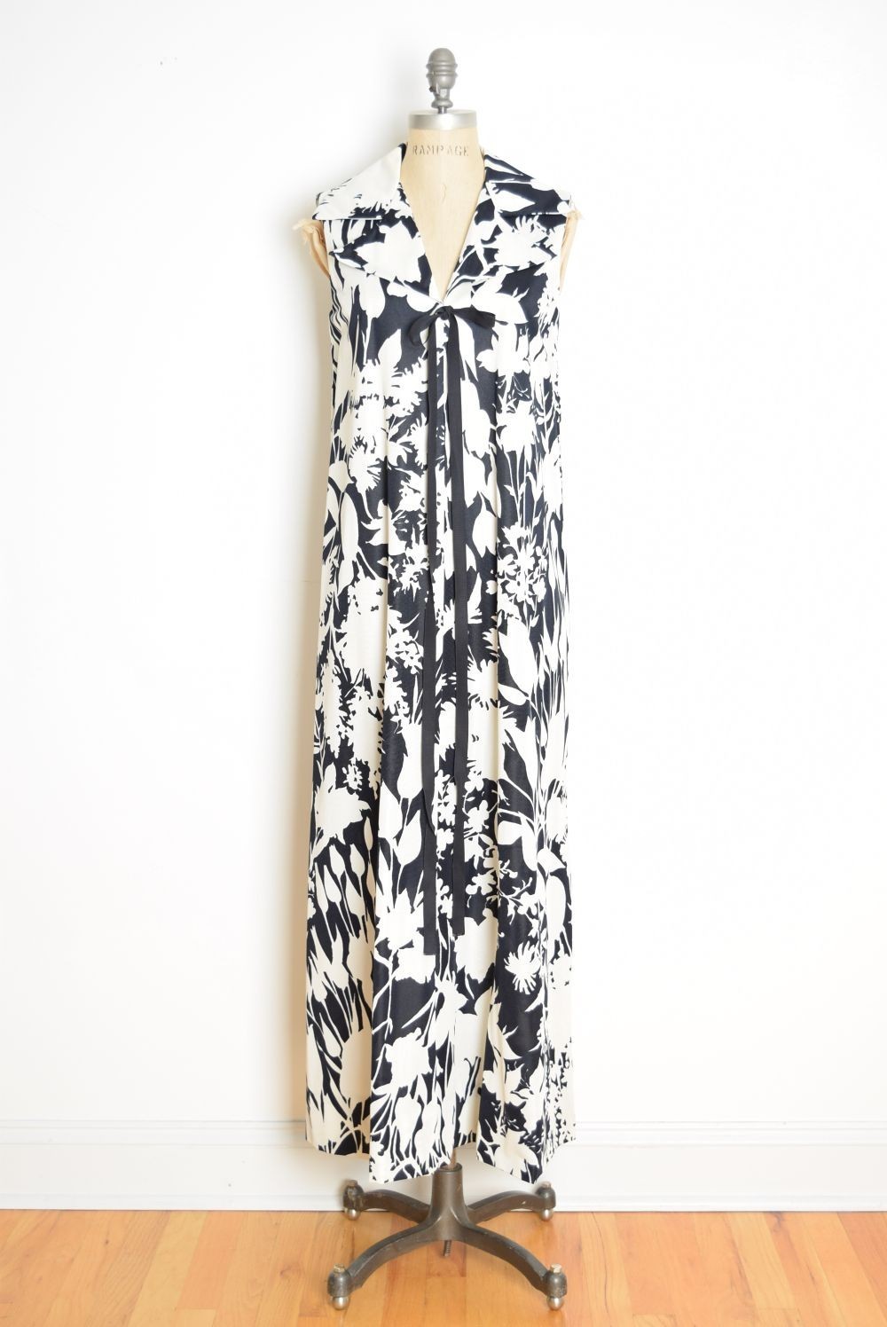 vintage 70s maxi dress black white floral print pointy collar hippie sundress M