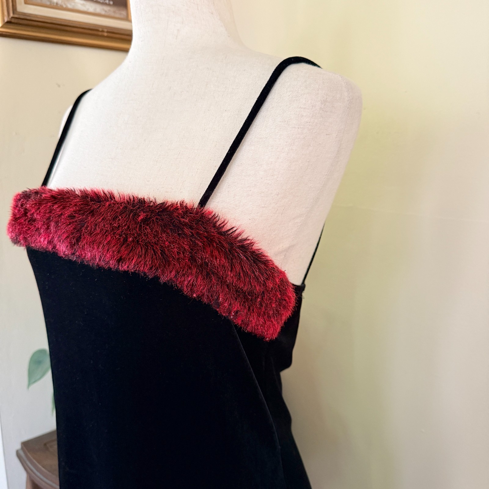 Vintage 90s Finesse USA Black Velvet Mini Dress Burgundy Faux Fur Trim sz L