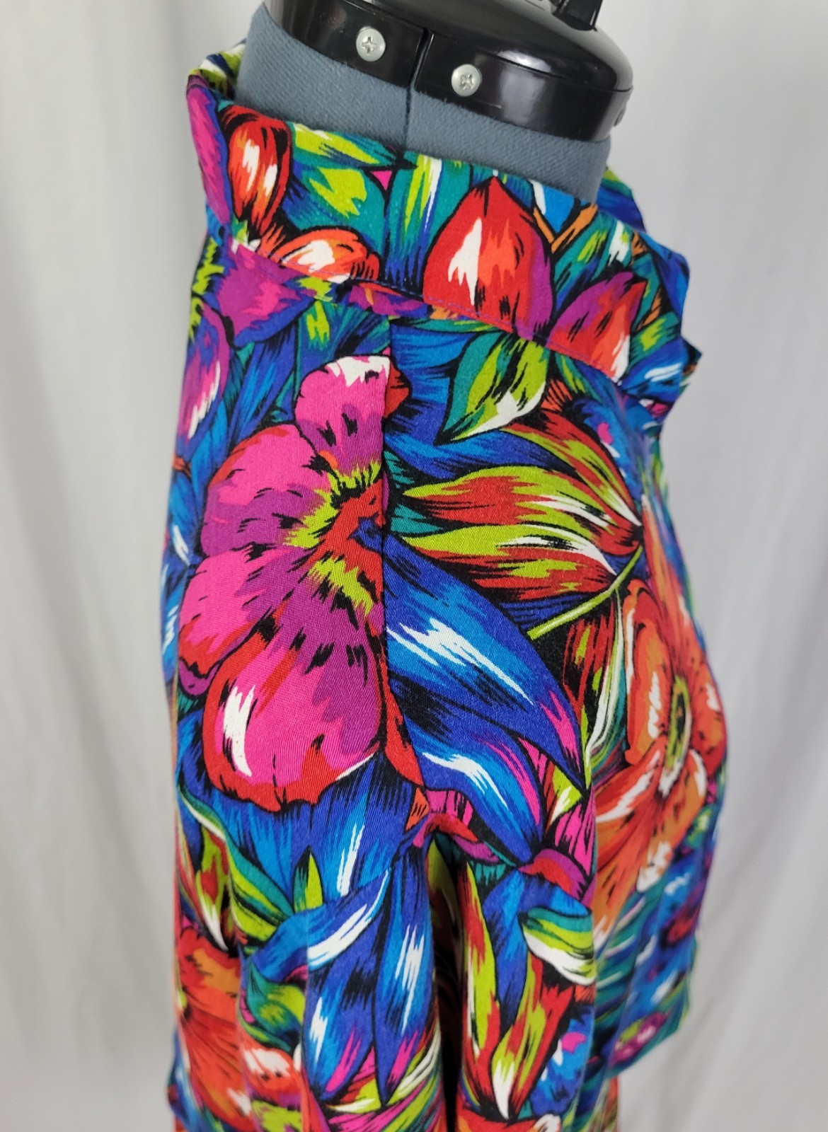 Vintage Grand Nouveau Bright Floral Top & Pleated High Waisted Shorts Size Large