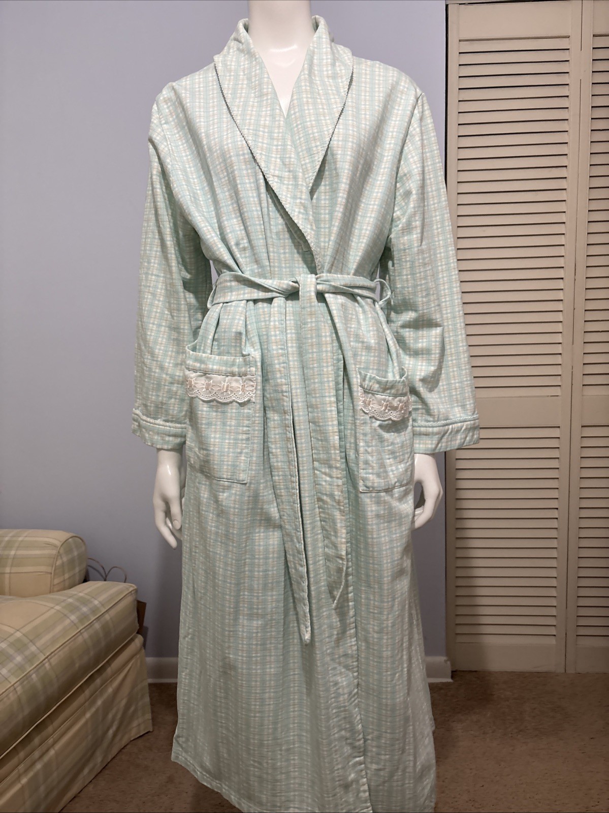 VTG Blue Tan Plaid Robe Collar Pockets Belt Eyelet Trim Miss Elaine Sz L