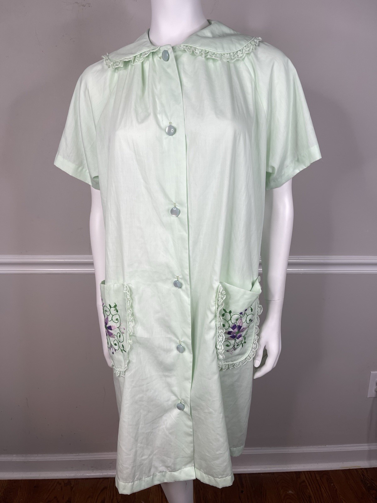 VINTAGE Women’s The comfort Coat Robe From Sears green embroidery size 16