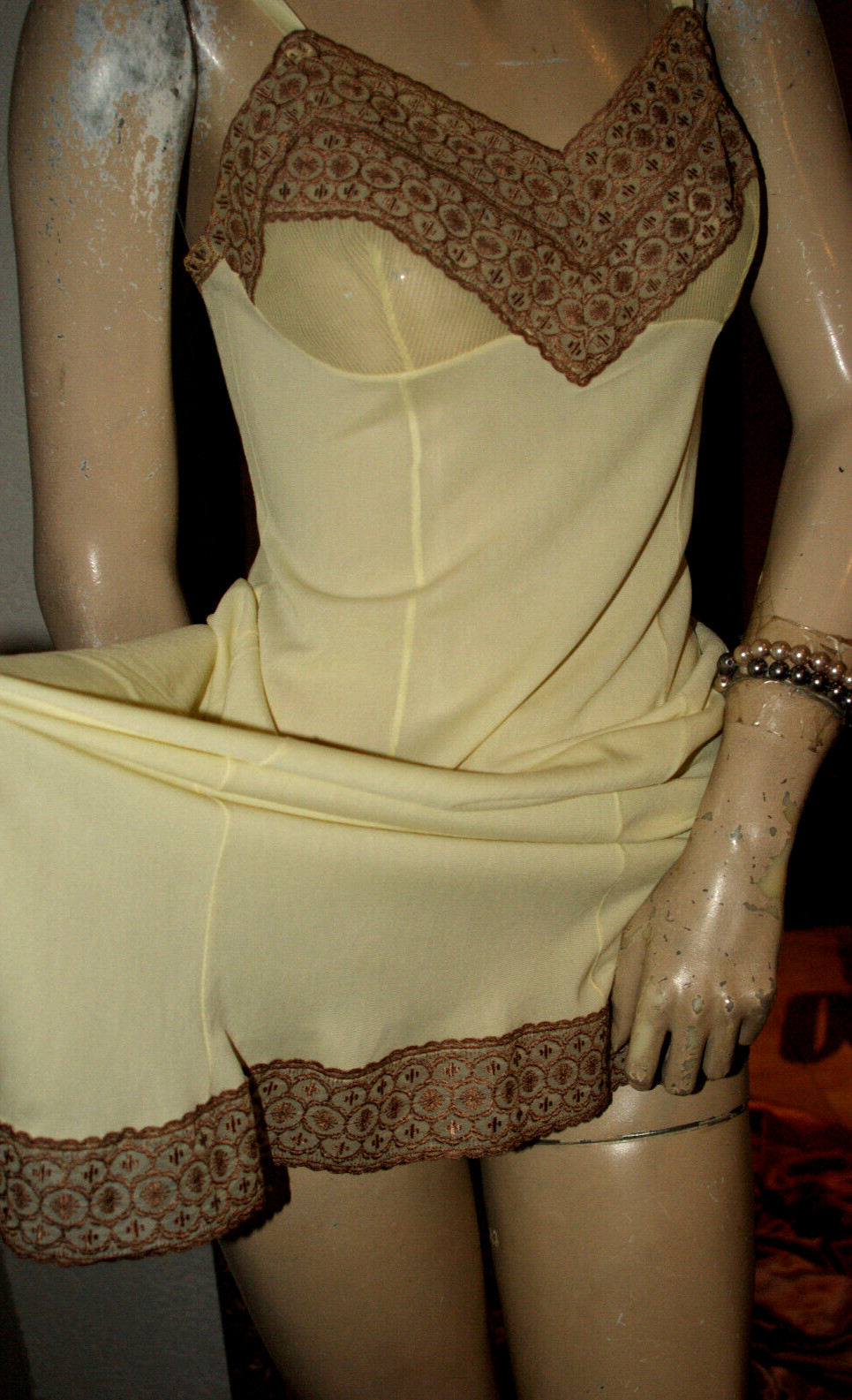 Charming nylon * faux silk slip negligee delicate yellow princess lace 42