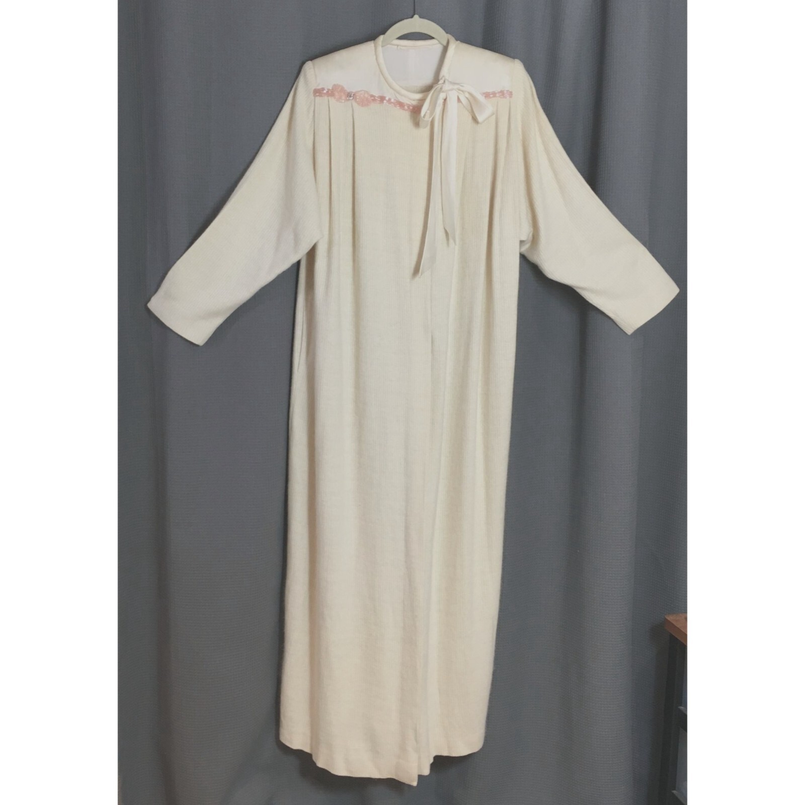 Vintage L Robe 1940s Old Hollywood Knit Satin Pink Bead Rhinestone Bows Pockets