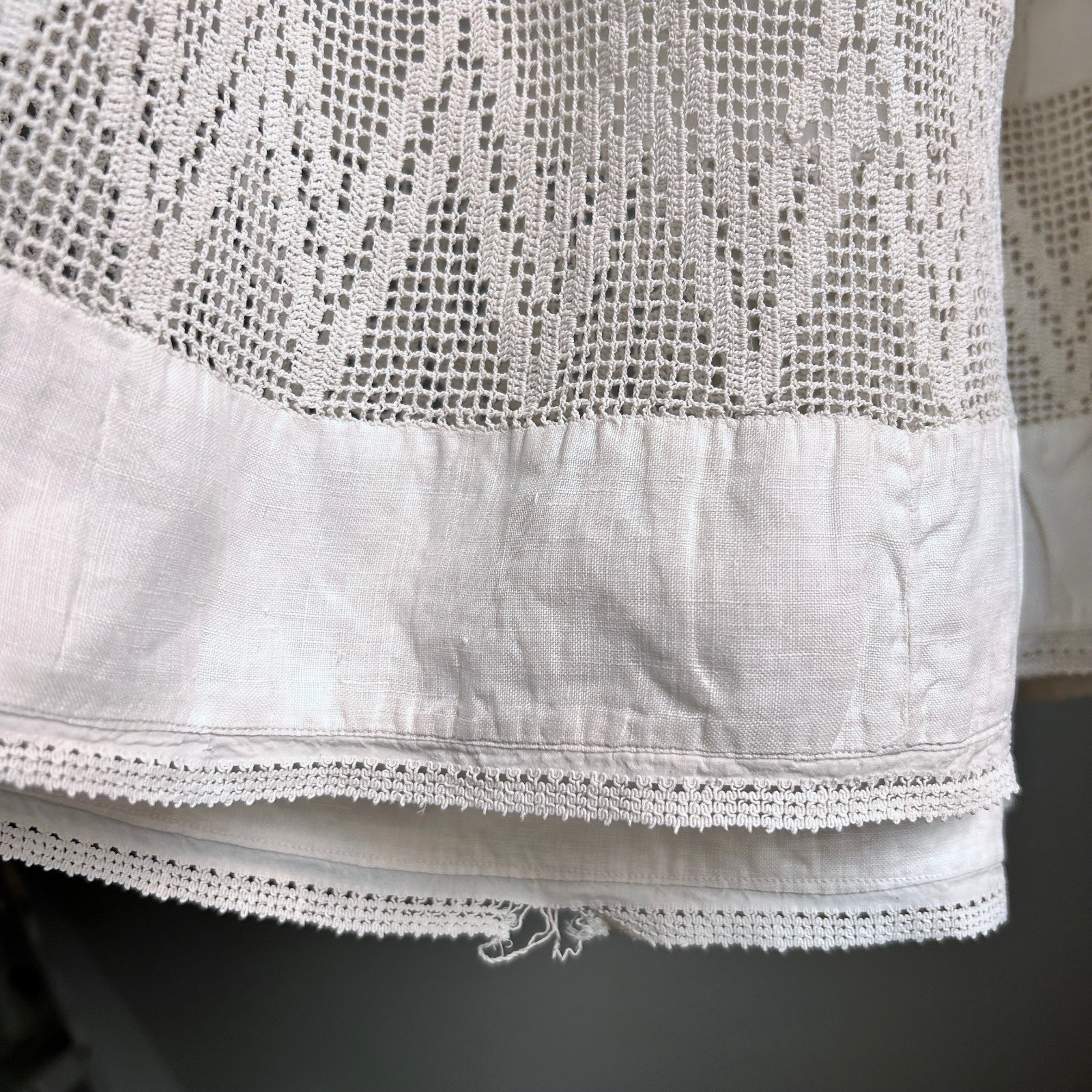 Antique 1890s 1900s Edwardian Girls Linen Dress Crochet Lace Trim 25 Bust