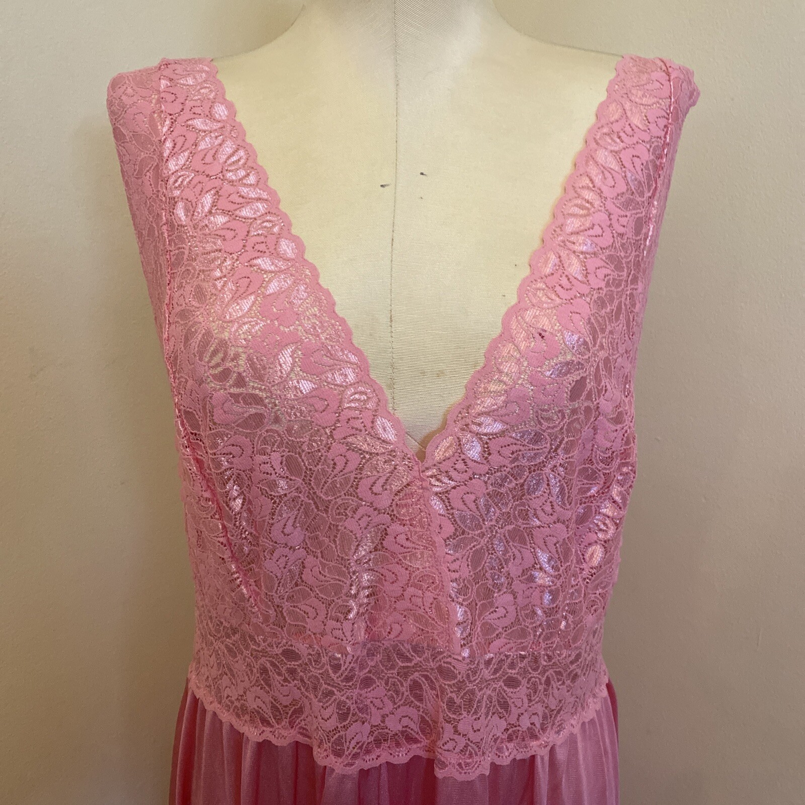 Vtg. Amoureuse Peignoir Set Pink Nightgown/Robe Size Medium Nylon